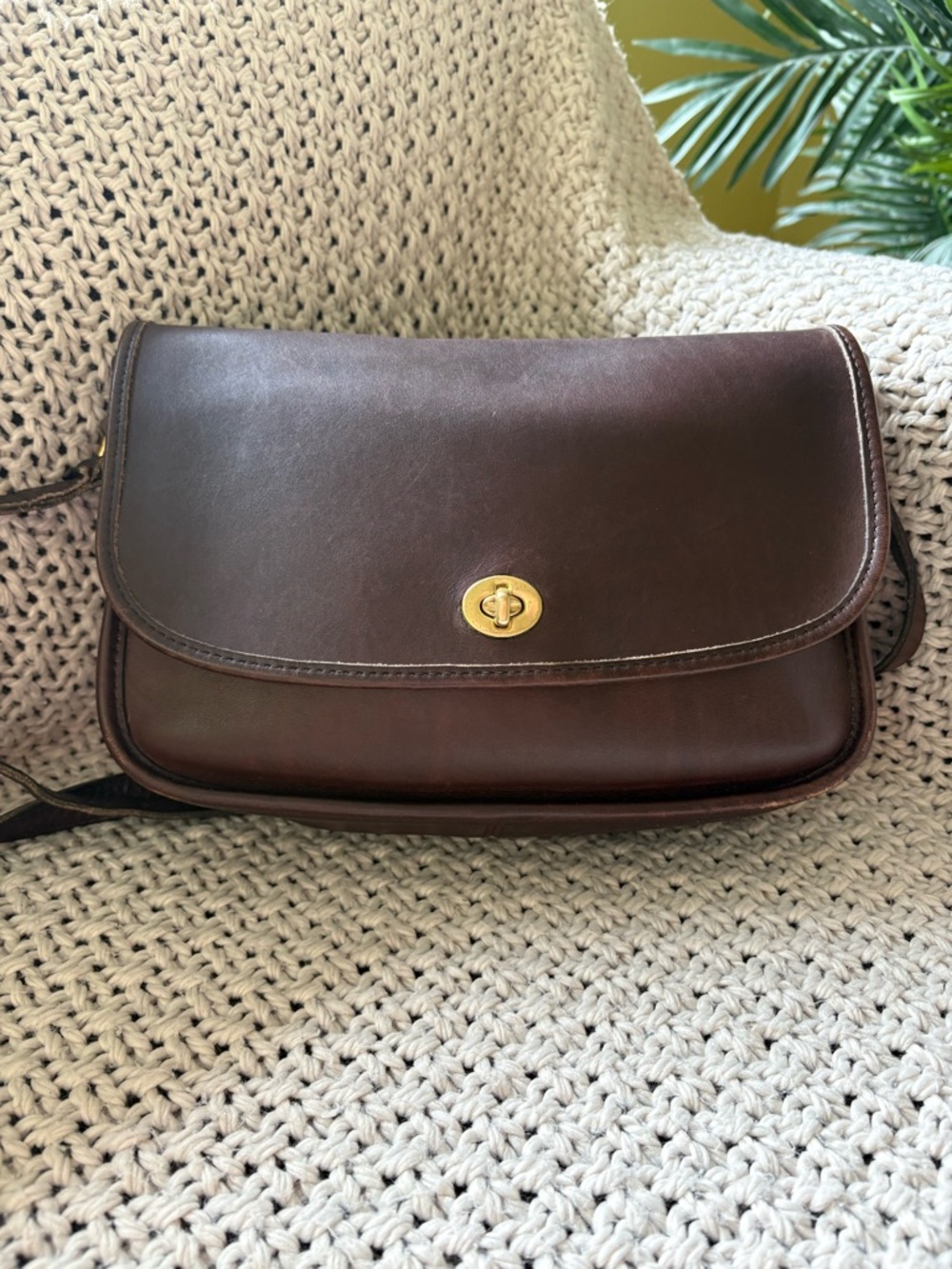 Vintage Coach City Bag 9790 Mahogany USA Glove-Tanned Leather Crossbody Purse - Picture 2 of 8
